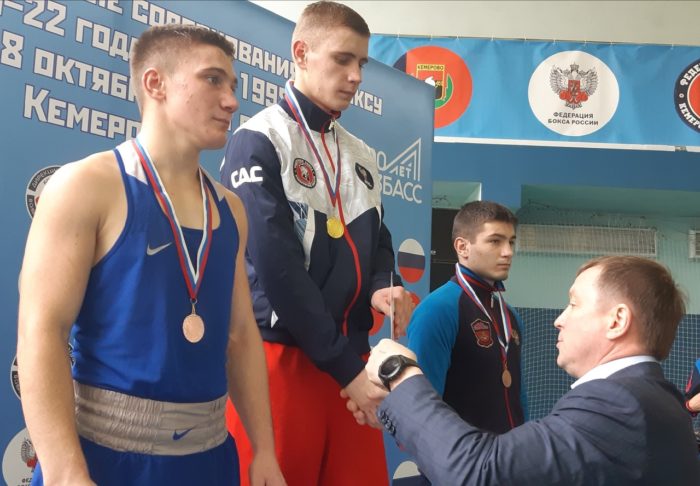 Открытые региональные соревнования по боксу среди юниоров (19-22 года) прошли в Кемерове